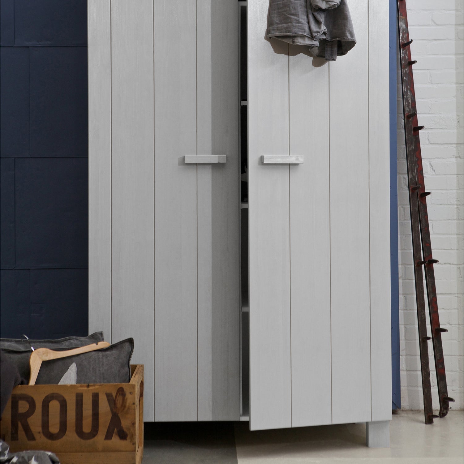 DENNIS WARDROBE PINE CONCRETE GREY [fsc]