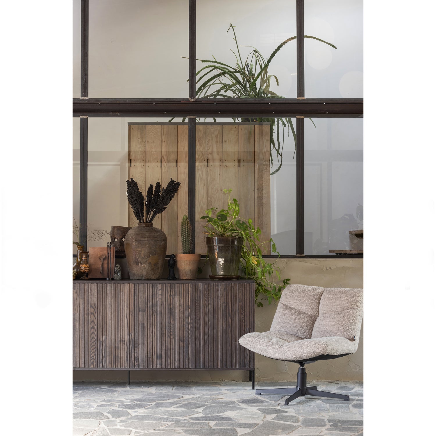 VINNY SWIVEL ARMCHAIR BOUCLE SAND