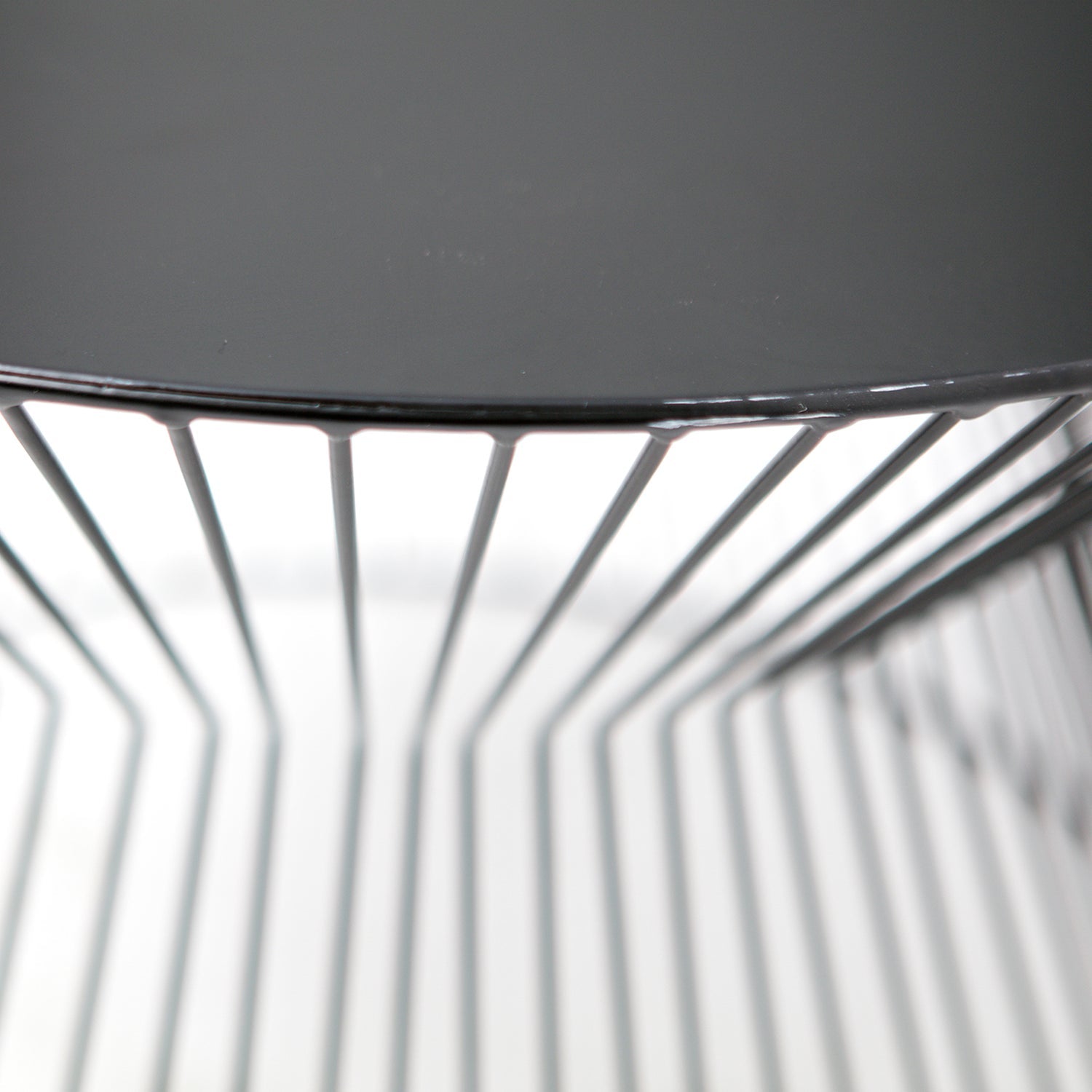 SUUS SIDETABLE METAL BLACK