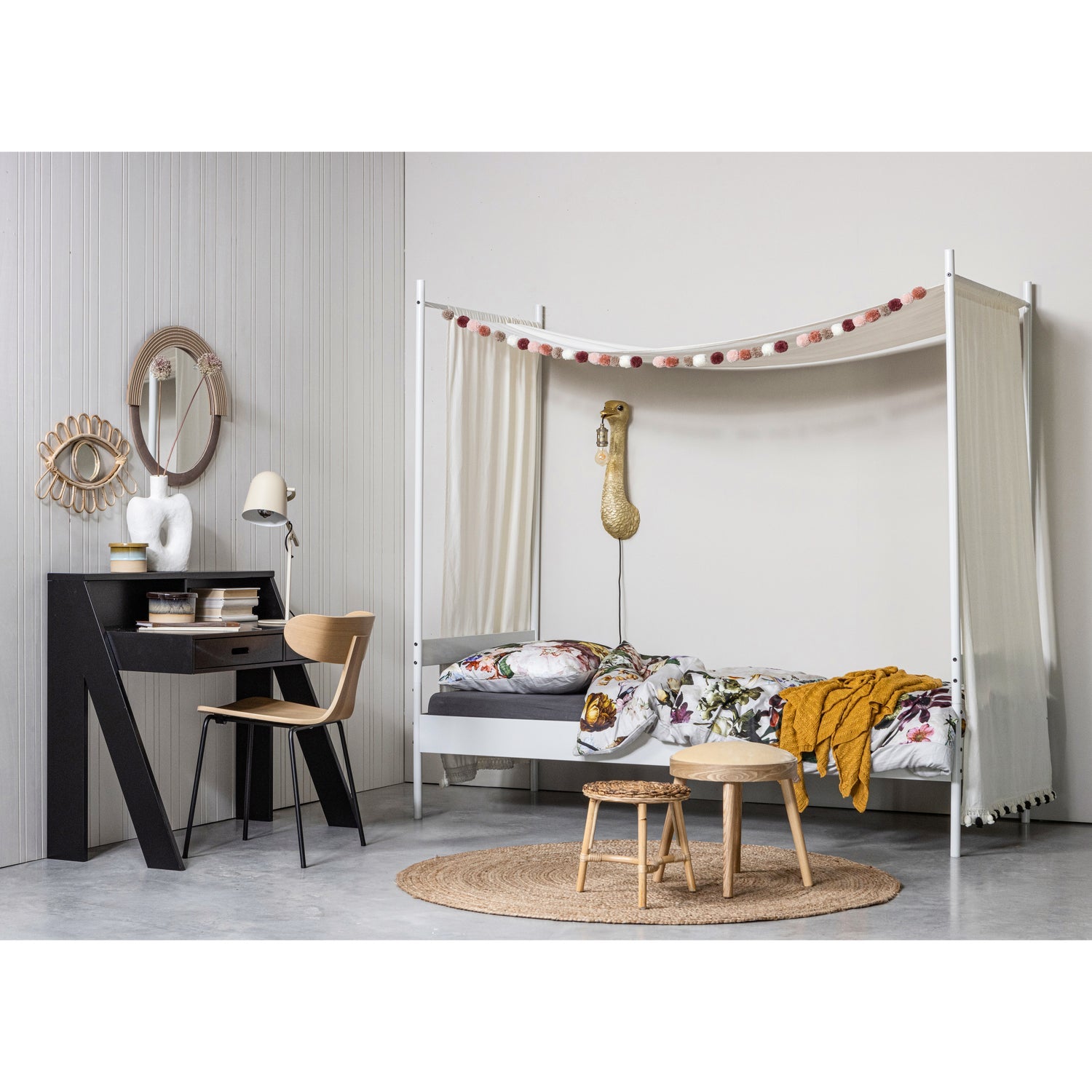 FORM WOODEN CHAIR WITH METAL LEGS NATUREL