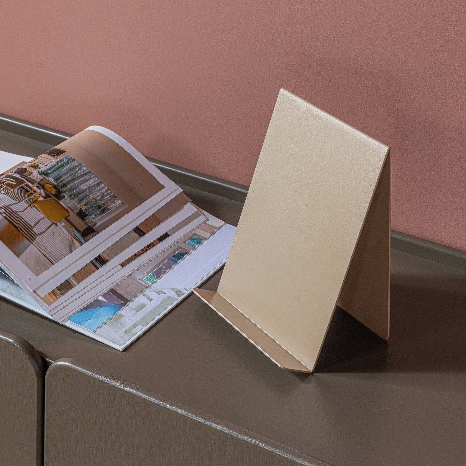 BROOK BOOK STAND STANDING METAL SAND