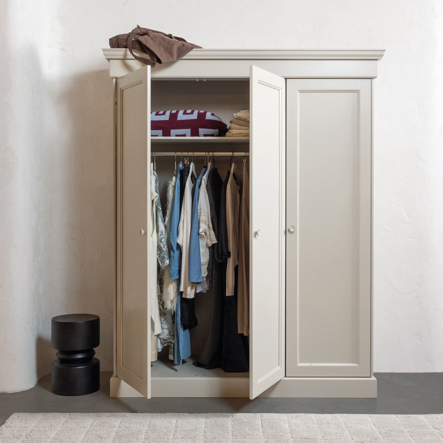 OLIVIA WARDROBE PINE DUST [fsc]