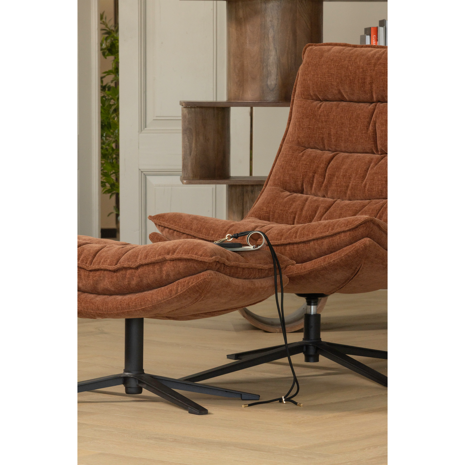 KUBE SWIVEL ARMCHAIR WITH HOCKER BROWN