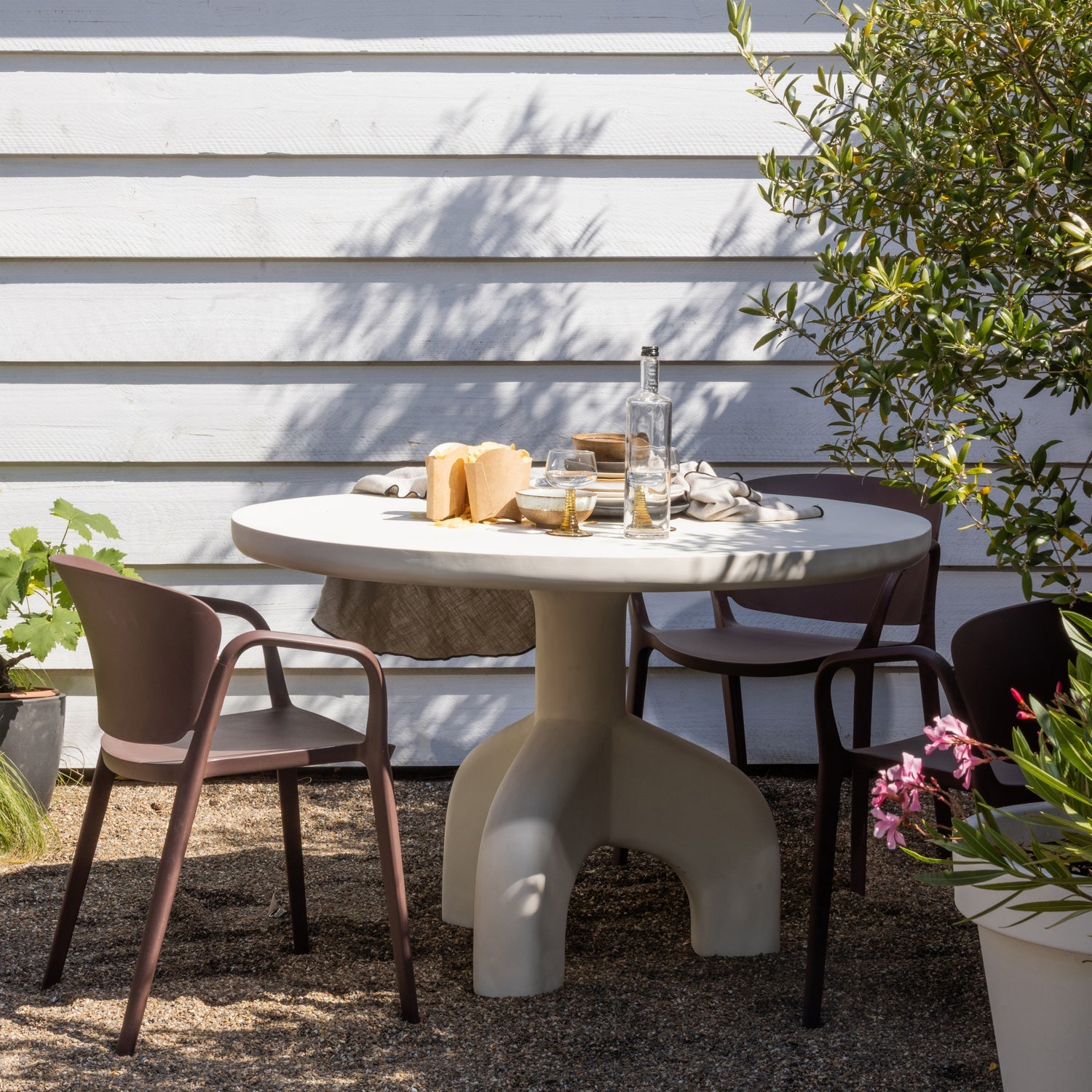 BENT GARDEN CHAIR PLASTIC PURPLE/BROWN