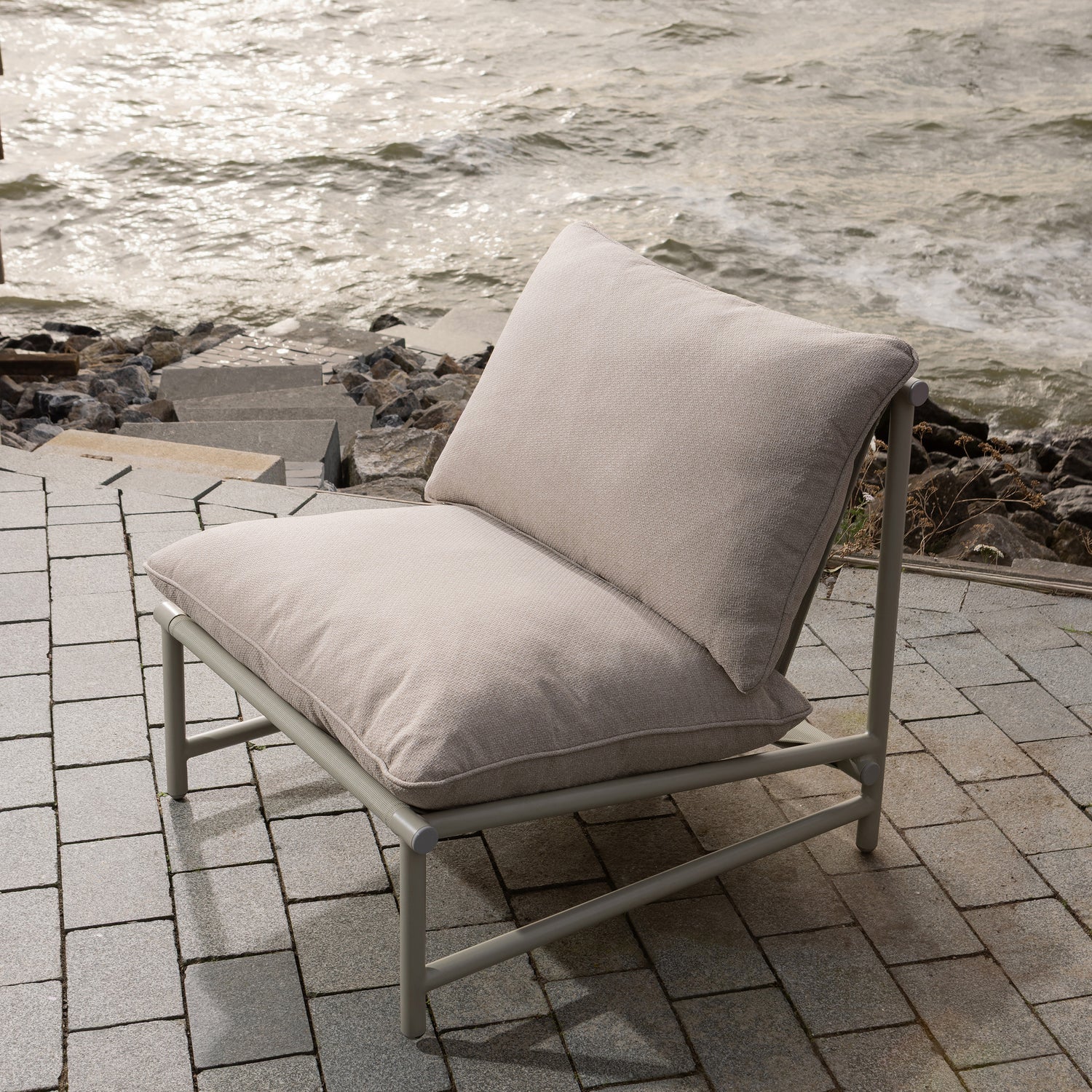 ELVO GARDEN LOUNGE CHAIR ALUMINIUM SAND