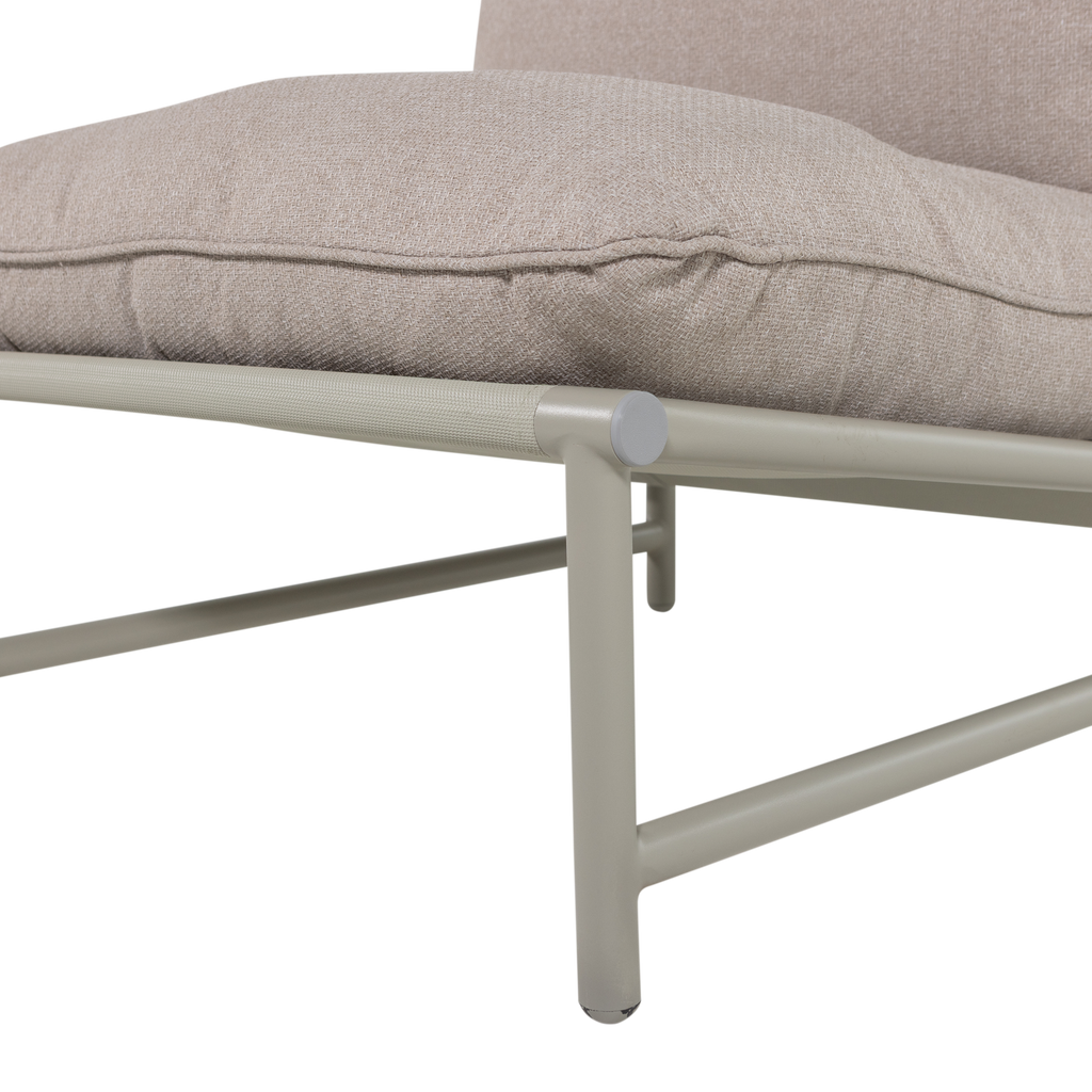 ELVO GARDEN LOUNGE CHAIR ALUMINIUM SAND