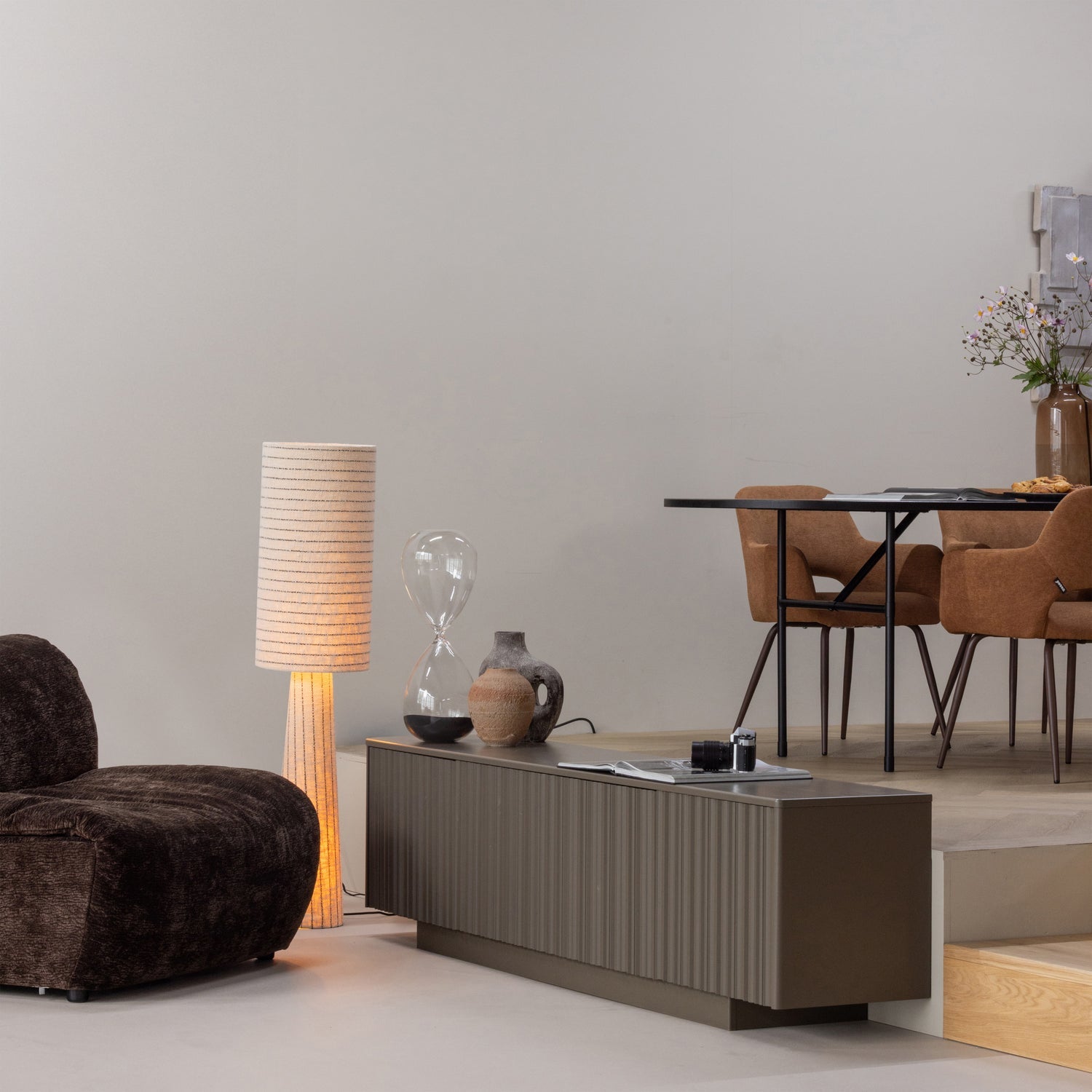 LOFT FLOOR LAMP METAL/BOUCLE NATURAL BLACK STRIPES 130xO30CM
