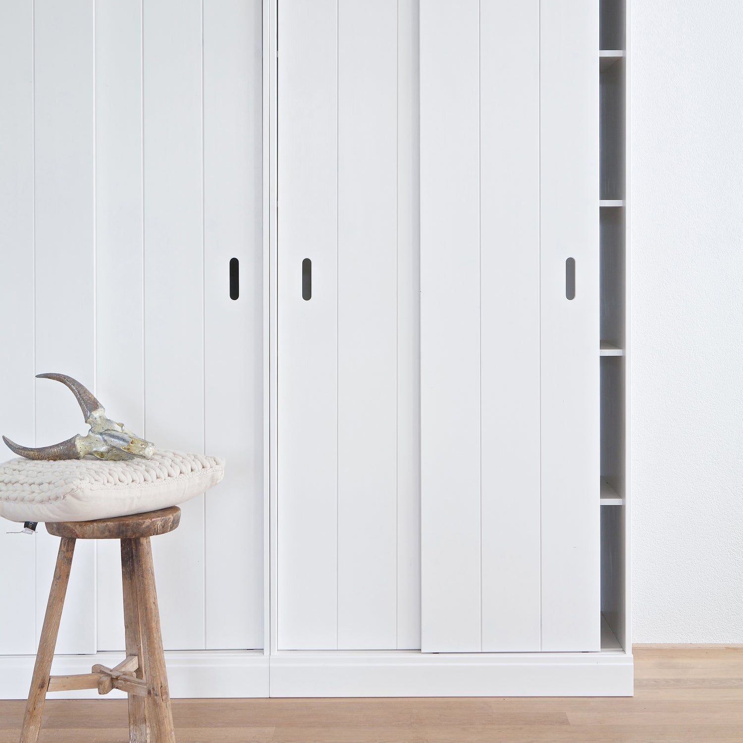 ROW CABINET SHELVES SLIDING DOORS [fsc]