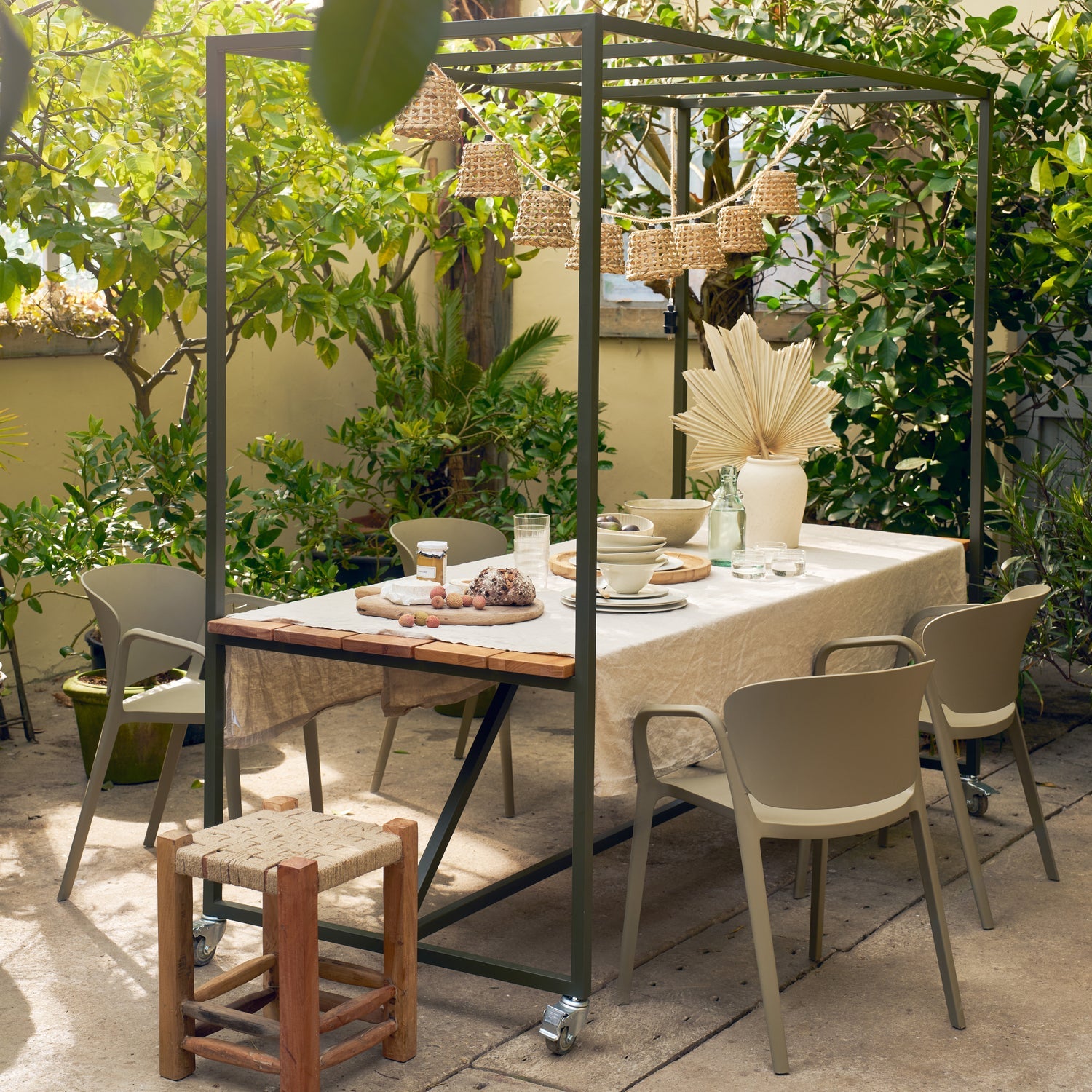 BENT GARDEN CHAIR PLASTIC GREEN