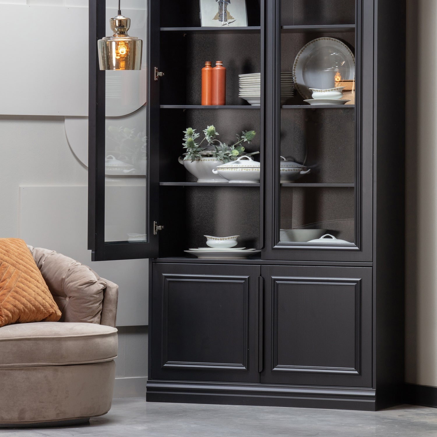 ORGANIZE GLASS-DOOR DISPLAY CASE 44CM PINE MATT BLACK [fsc]