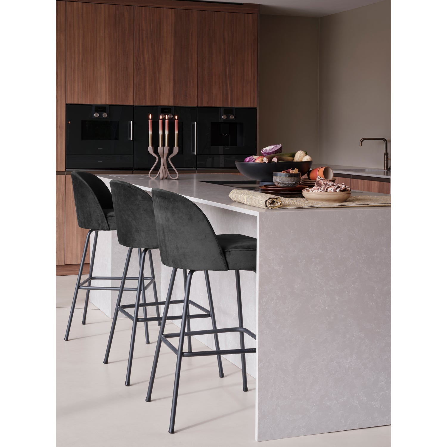 VOGUE BARSTOOL 80CM VELVET BLACK